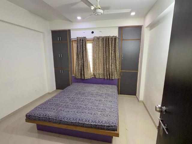 2 BHK Apartment in Sola for rent Ahmedabad. The reference number is 21215117