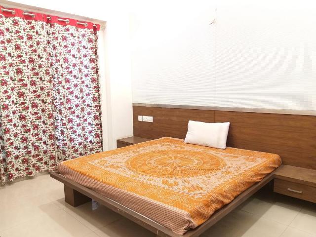 2 BHK Apartment in Satellite for rent Ahmedabad. The reference number is 9472720