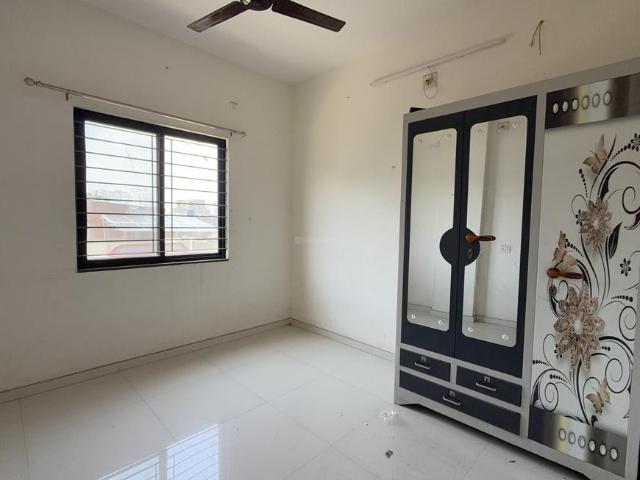 2 BHK Apartment in Sayajiganj for rent Vadodara. The reference number is 20400412