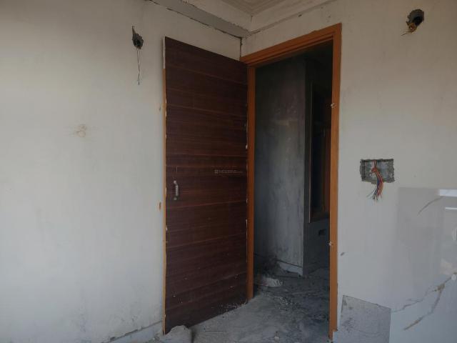2 BHK Apartment in Sangam Vihar for resale New Delhi. The reference number is 19880289