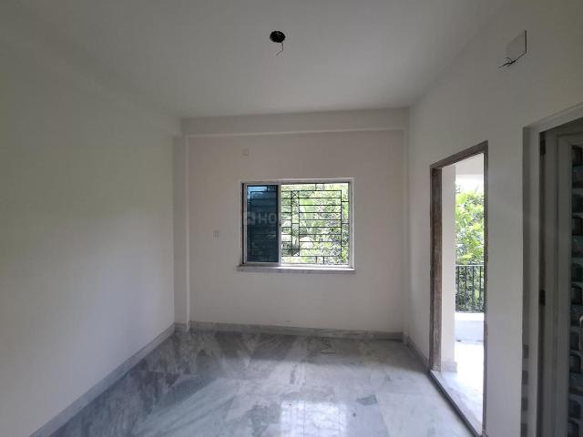 2 BHK Apartment in Santoshpur for resale Kolkata. The reference number is 21148010