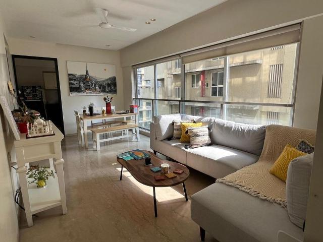 2 BHK Apartment in Santacruz West for rent Mumbai. The reference number is 20402808