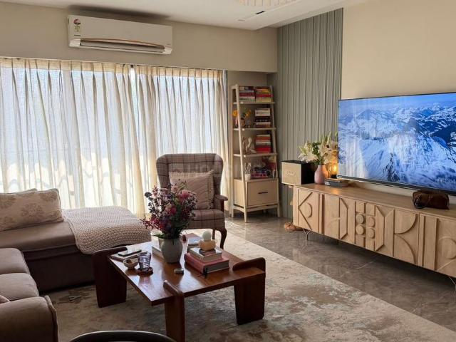 2 BHK Apartment in Santacruz West for rent Mumbai. The reference number is 21357847