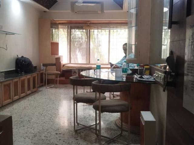 2 BHK Apartment in Santacruz West for resale Mumbai. The reference number is 21192780