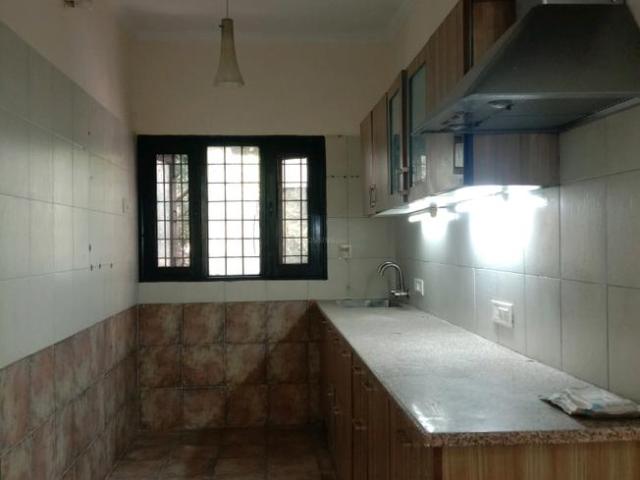 2 BHK Apartment in Sarita Vihar for rent New Delhi. The reference number is 16595257