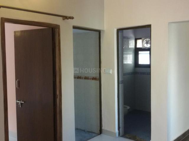 2 BHK Apartment in Sarita Vihar for rent New Delhi. The reference number is 21307865