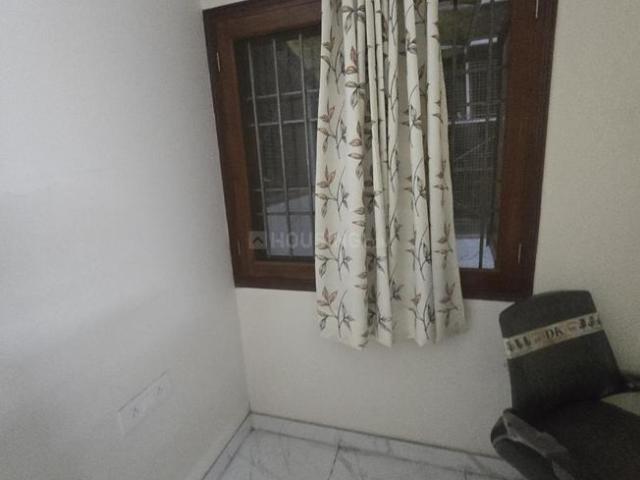 2 BHK Apartment in Sarita Vihar for resale New Delhi. The reference number is 19816528