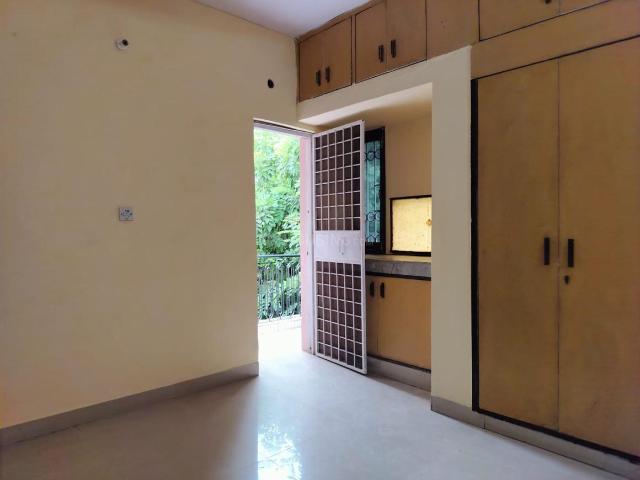 2 BHK Apartment in Sarita Vihar for resale New Delhi. The reference number is 21179856