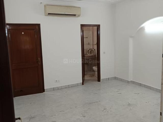 2 BHK Apartment in Sarita Vihar for resale New Delhi. The reference number is 21356769