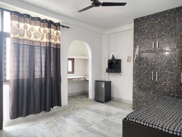 2 BHK Apartment in Sarvodaya Enclave for rent New Delhi. The reference number is 19573366