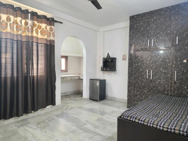2 BHK Apartment in Sarvodaya Enclave for rent New Delhi. The reference number is 20053476