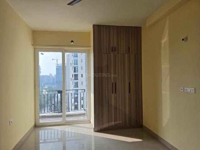 2 BHK Apartment in Sector 143B for rent Noida. The reference number is 21116399