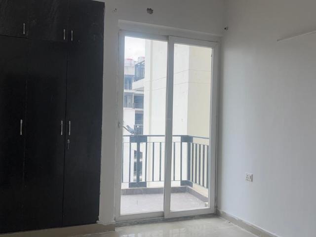 2 BHK Apartment in Sector 143B for rent Noida. The reference number is 21184558