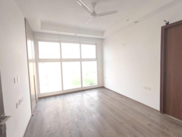2 BHK Apartment in Sector 152 for rent Noida. The reference number is 21317401
