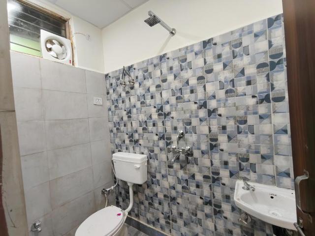 2 BHK Apartment in Kambakshpur for resale Noida. The reference number is 20164584