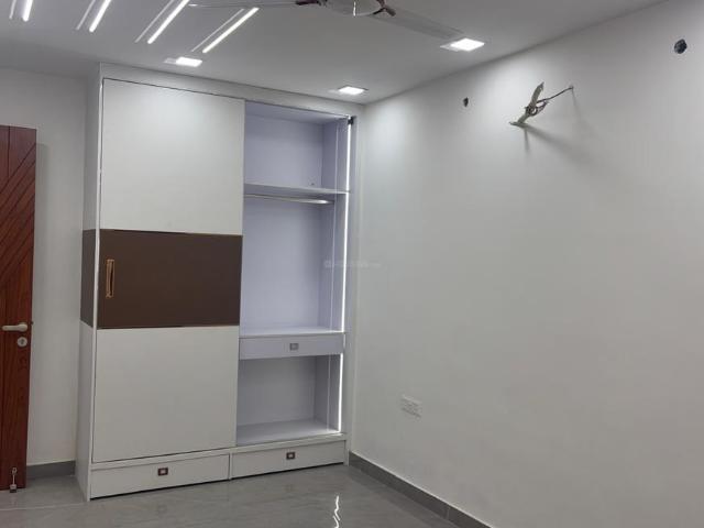 2 BHK Apartment in Sector 17 Dwarka for resale New Delhi. The reference number is 20516918