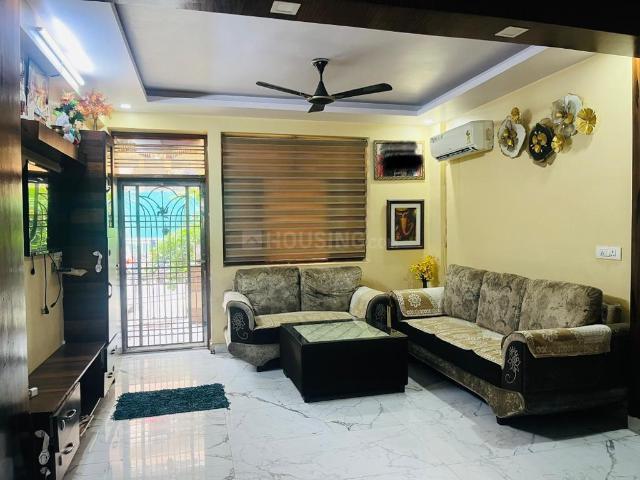 2 BHK Apartment in Sector 100 for rent Noida. The reference number is 18022398