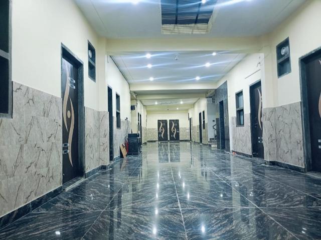 2 BHK Apartment in Sector 101 for resale Noida. The reference number is 21197465