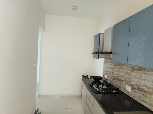 2 BHK Apartment in Sector 102 for rent Gurgaon. The reference number is 18263576