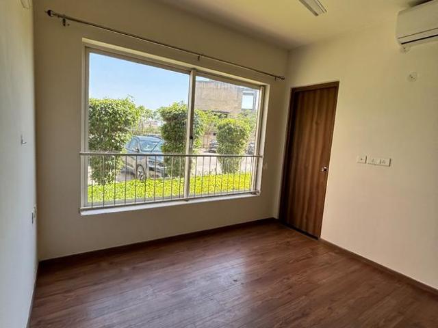 2 BHK Apartment in Sector 102 for rent Gurgaon. The reference number is 20406578