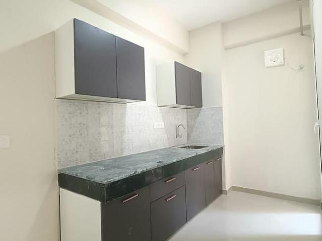 2 BHK Apartment in Sector 102 for rent Gurgaon. The reference number is 21183453