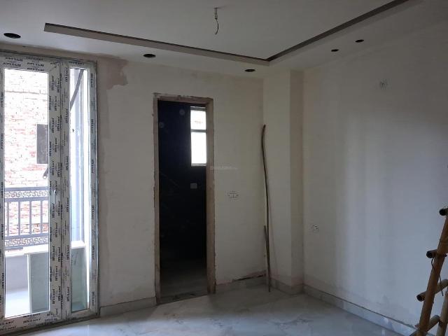 2 BHK Apartment in Sector 102 for resale Noida. The reference number is 19608219