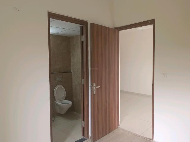 2 BHK Apartment in Sector 102 for resale Gurgaon. The reference number is 17232486