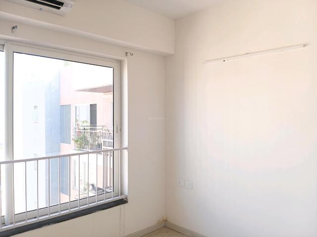 2 BHK Apartment in Sector 102 for resale Gurgaon. The reference number is 18442919