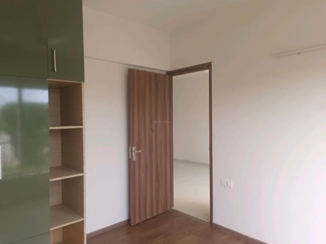 2 BHK Apartment in Sector 102 for resale Gurgaon. The reference number is 18140623