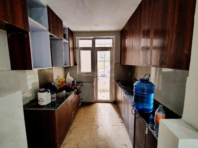 2 BHK Apartment in Sector 107 for rent Noida. The reference number is 20902650