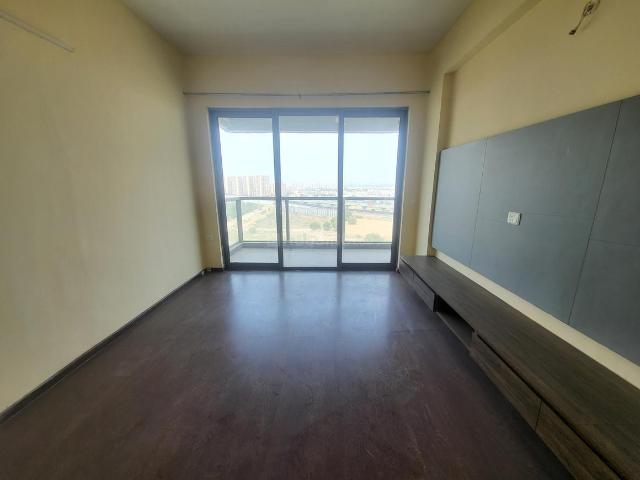 2 BHK Apartment in Sector 106 for resale Gurgaon. The reference number is 21351683