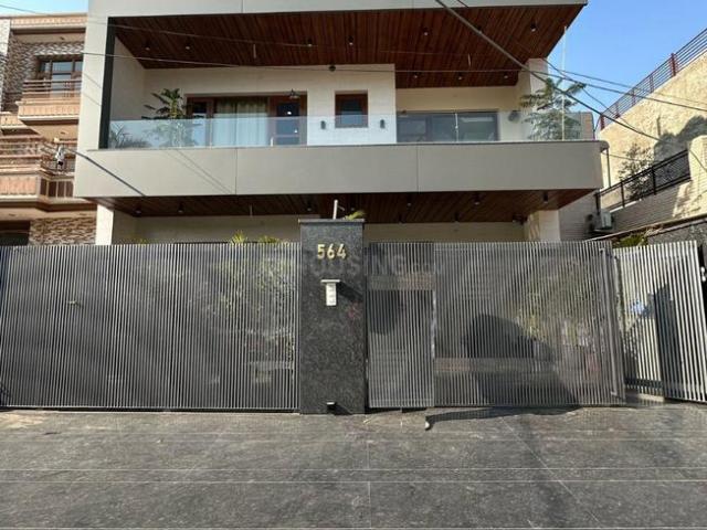 2 BHK Apartment in Sector 10 for rent Panchkula. The reference number is 21011257