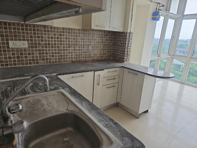 2 BHK Apartment in Sector 128 for resale Noida. The reference number is 18170360