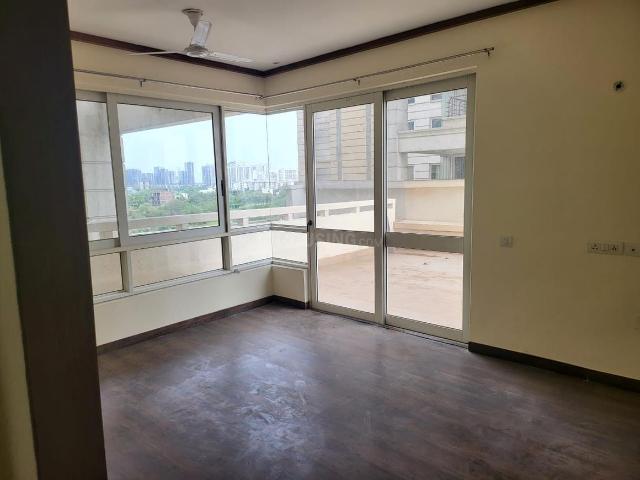 2 BHK Apartment in Sector 128 for resale Noida. The reference number is 20963007