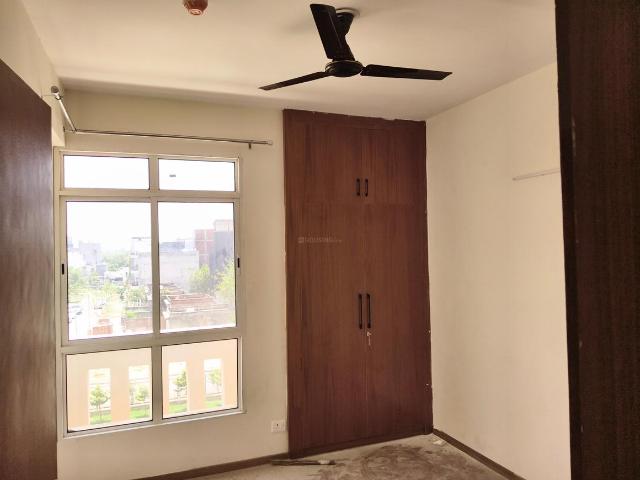 2 BHK Apartment in Sector 131 for rent Noida. The reference number is 20490369