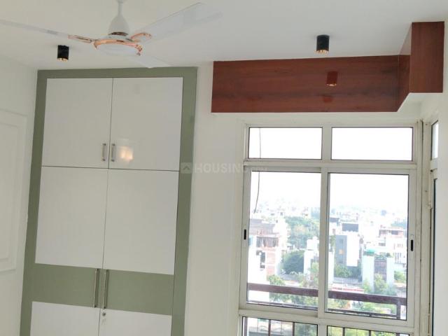 2 BHK Apartment in Sector 131 for rent Noida. The reference number is 21166409