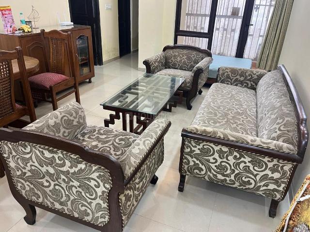 2 BHK Apartment in Sector 137 for rent Noida. The reference number is 20975758