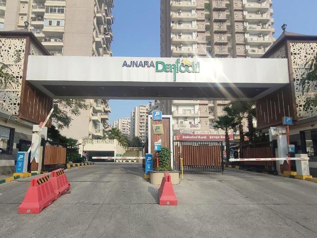 2 BHK Apartment in Sector 137 for resale Noida. The reference number is 18815056