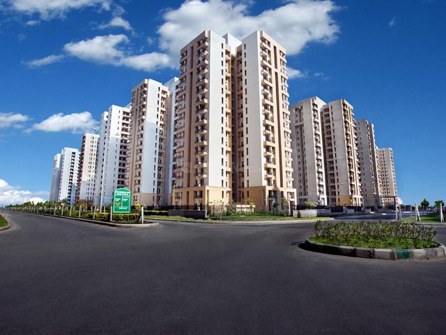 2 BHK Apartment in Sector 134 for rent Noida. The reference number is 20410302