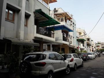 2 BHK Apartment in Sector 13 Rohini for resale New Delhi. The reference number is 20545727