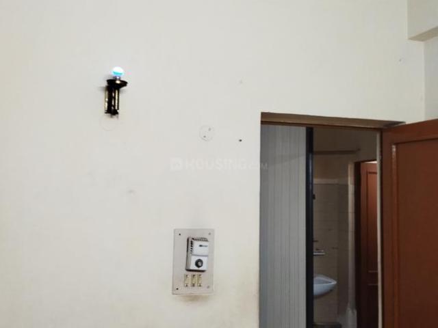 2 BHK Apartment in Sector 25 for rent Noida. The reference number is 13067628