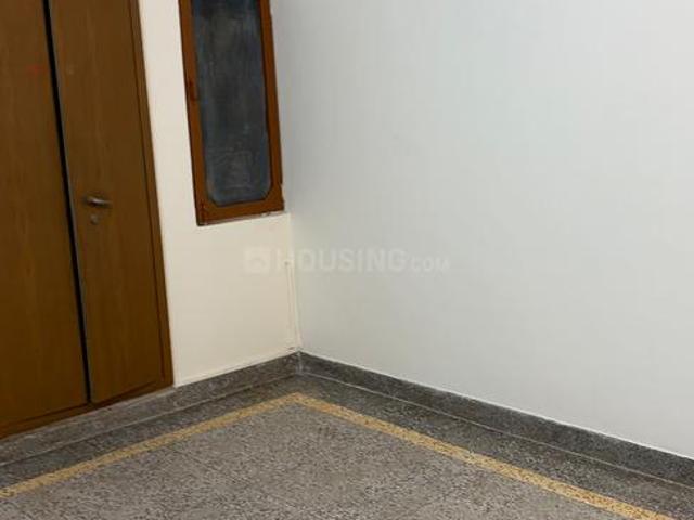 2 BHK Apartment in Sector 26 for rent Noida. The reference number is 21342147