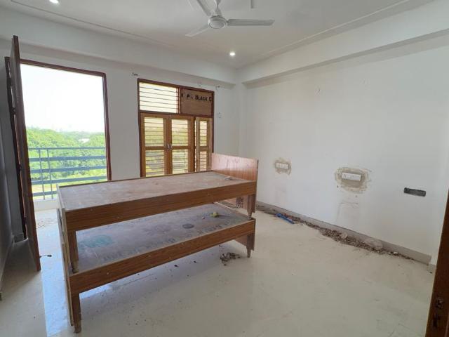 2 BHK Apartment in Sector 23A for rent Gurgaon. The reference number is 21249513