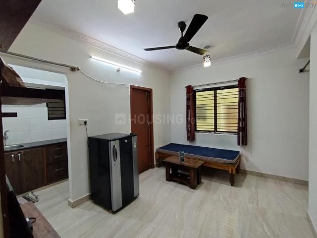2 BHK Apartment in Sector 34 for rent Noida. The reference number is 20472177