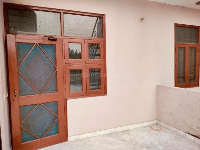 2 BHK Apartment in Sector 34 for rent Noida. The reference number is 20899197