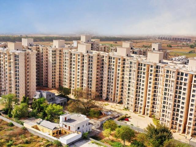 2 BHK Apartment in Sector 36 for rent Sohna. The reference number is 21006176