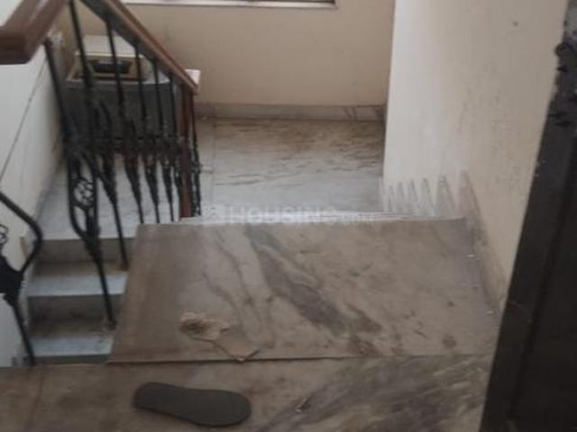 2 BHK Apartment in Sector 37 for rent Noida. The reference number is 21001373
