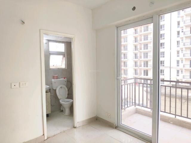 2 BHK Apartment in Sector 37D for resale Gurgaon. The reference number is 20213409