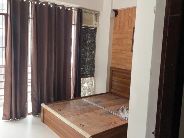 2 BHK Apartment in Sector 33 for rent Sohna. The reference number is 21003053