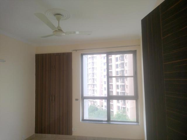 2 BHK Apartment in Sector 33 for resale Gurgaon. The reference number is 19806384